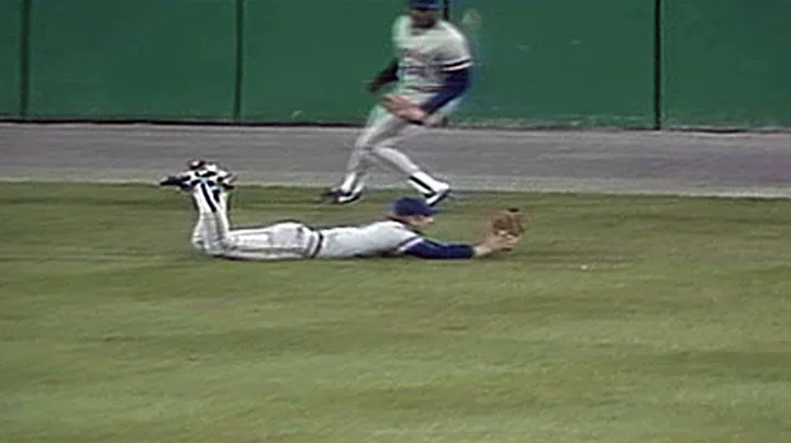 MIL@BAL: Yount's catch saves Nieves' no-hitter