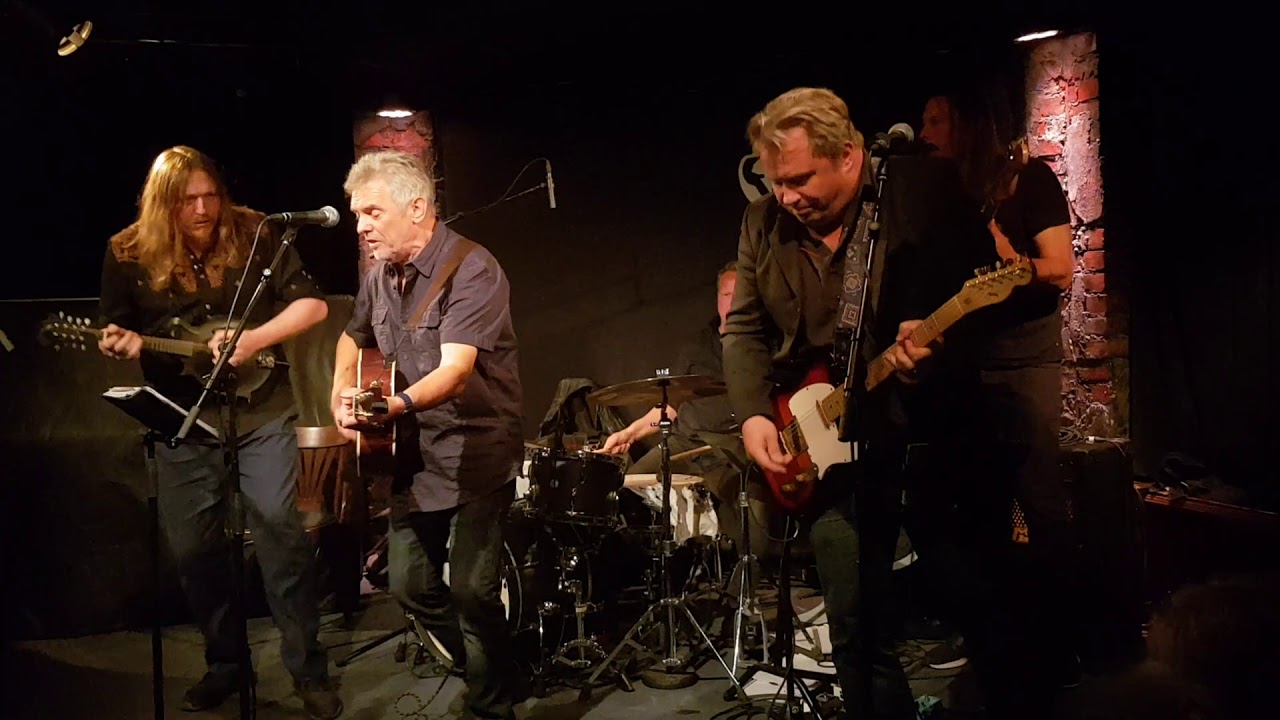 Iain Matthews & The Salmon Smokers