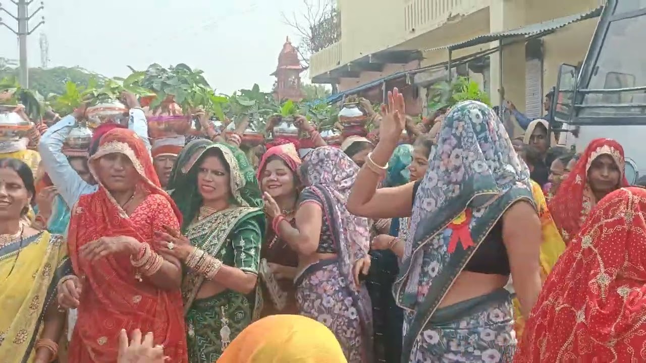 आदर्श करण राजपूत समाज का सामूहिक विवाह सम्मेलन कलश यात्रा महिला लिया भाग श्रीमहावीरजी सन् 2025 