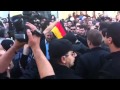 ΠΑΤΡΑ: Έκαψαν στη μέση του δρόμου  μια Γερμανική σημαία