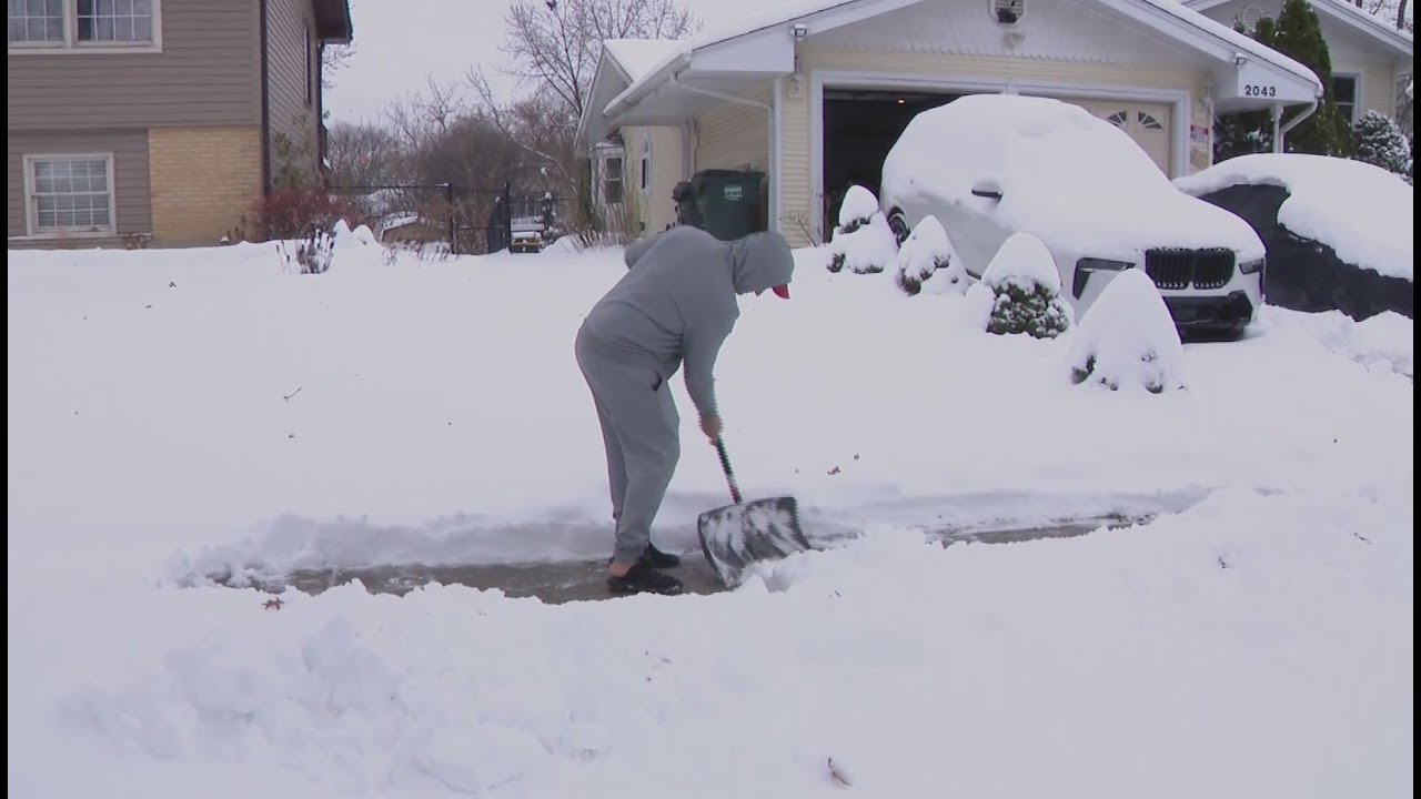 Families across Chicagoland dig out after historic November snowstorm ...