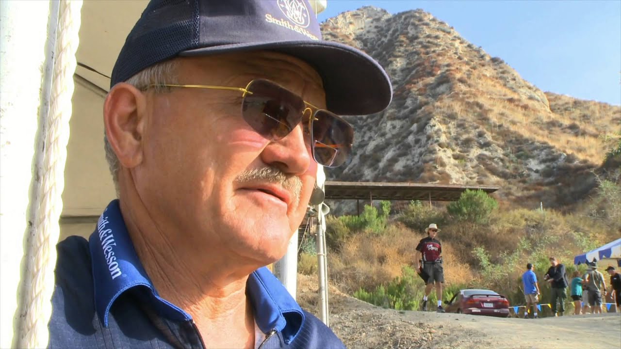 Горячие выстрелы - 1 сезон, 5 серия: Люди из стали