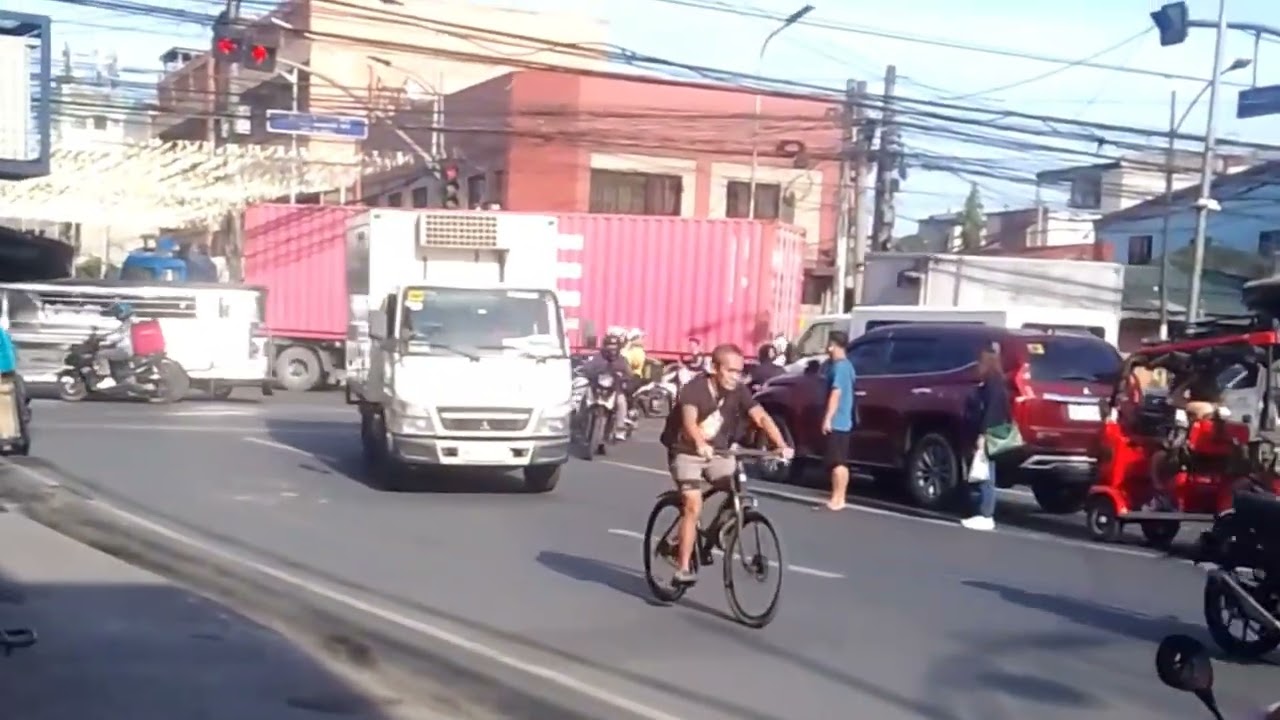 mga malalaking truck sa city of manila Philippines 