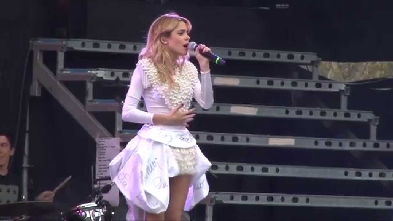 Martina Stoessel 