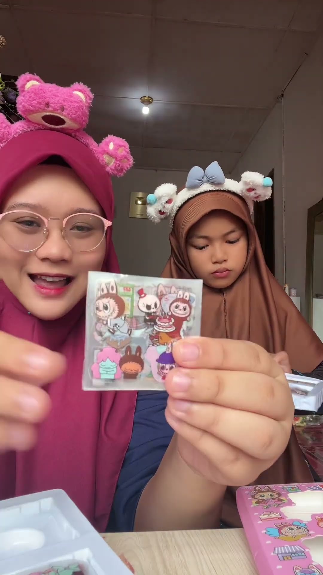 KIA BUKA STICKER LABUBU