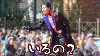 アップルポイズン「小人の家を見つけた白雪姫が不安げにドアを開ける