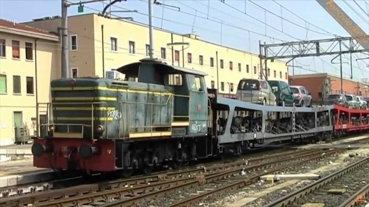 245 alla manovra di carri auto al seguito a Verona Porta Nuova