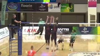Ataque na saída - oposto - barrusvõruvk volley/volleyball/volleyball player/vôlei/volei/voleibol.