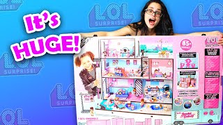 Should this be on your wishlist?  LOL Giant Doll House