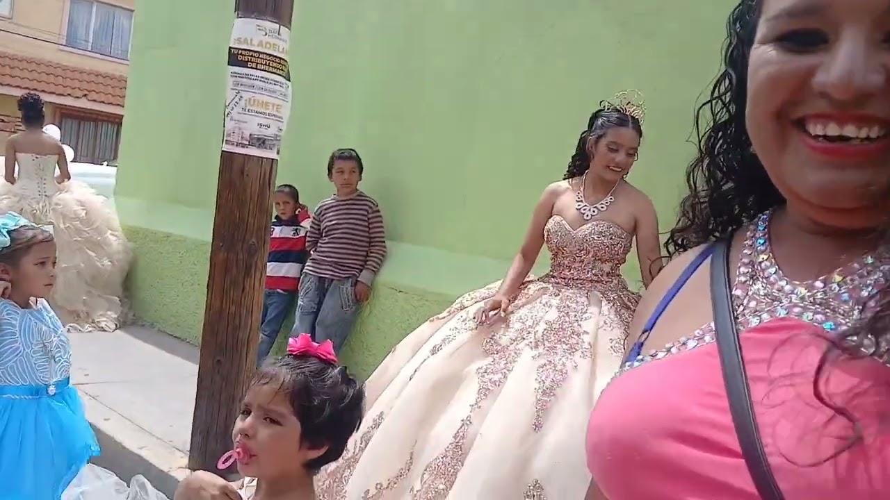 A qué hora hermosa tarde con mis hijas en su linda fiesta