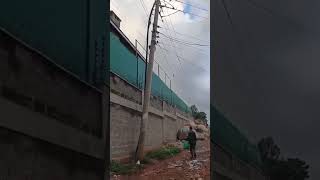 How to install Electric fence with privacy net