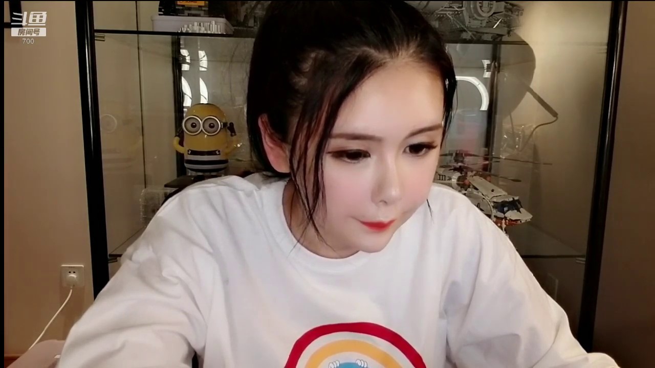 斗鱼TV 七哥张琪格 抽脂手术以后你是谁 20190206 - YouTube
