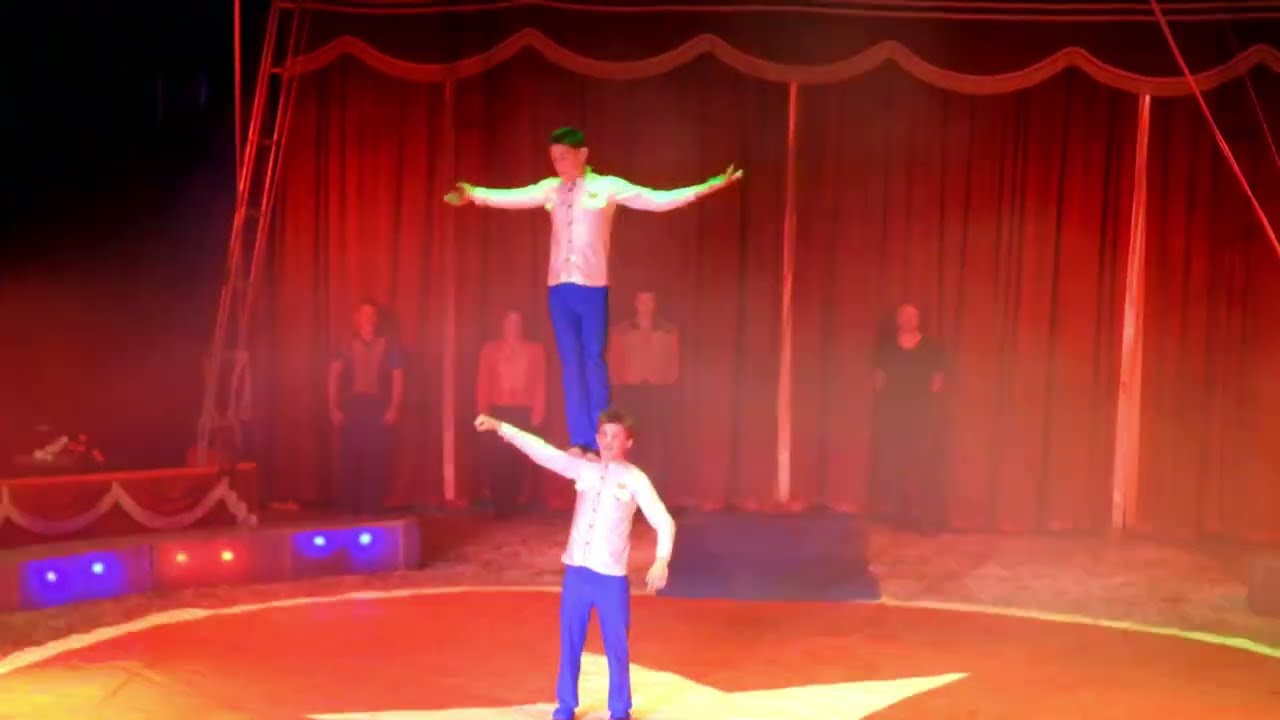 A circus special - acrobatics / Ein Zirkus-Special - Akrobatik