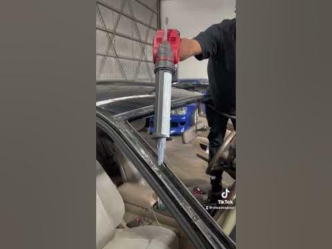 Learning how to lay windshield replacement glue with one hand - YouTube