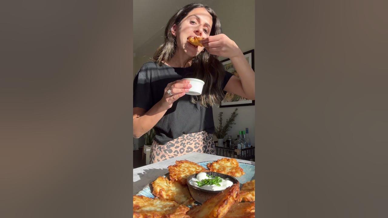 latkes szn #latkes #hanukkah #jewishfood #shorts #kitchen #cooking #youtubeshorts #eat latkes szn #latkes #hanukkah #jewishfood #shorts #kitchen #cooking #youtubeshorts #eat