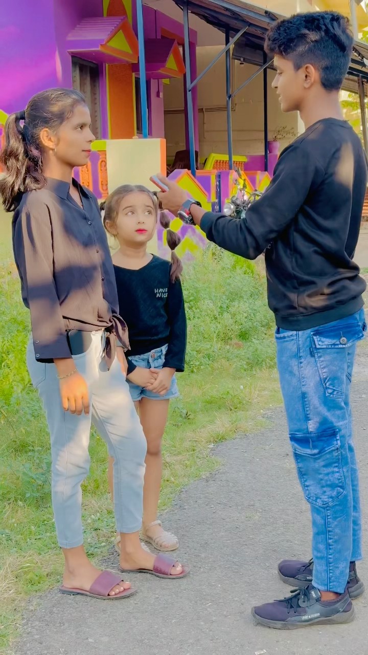 Kiss ? or Slap ? wait for the twist? ​⁠​⁠@nishita1962 ​⁠#kiss #slap #funny #couple #viralshorts