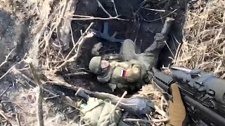 Horrible! Ukraine marines brutally shoot Russian soldiers close combat