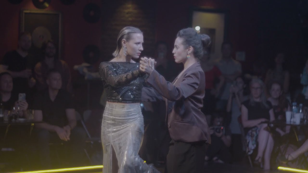 Anahí Carballo y Natalia Fures 