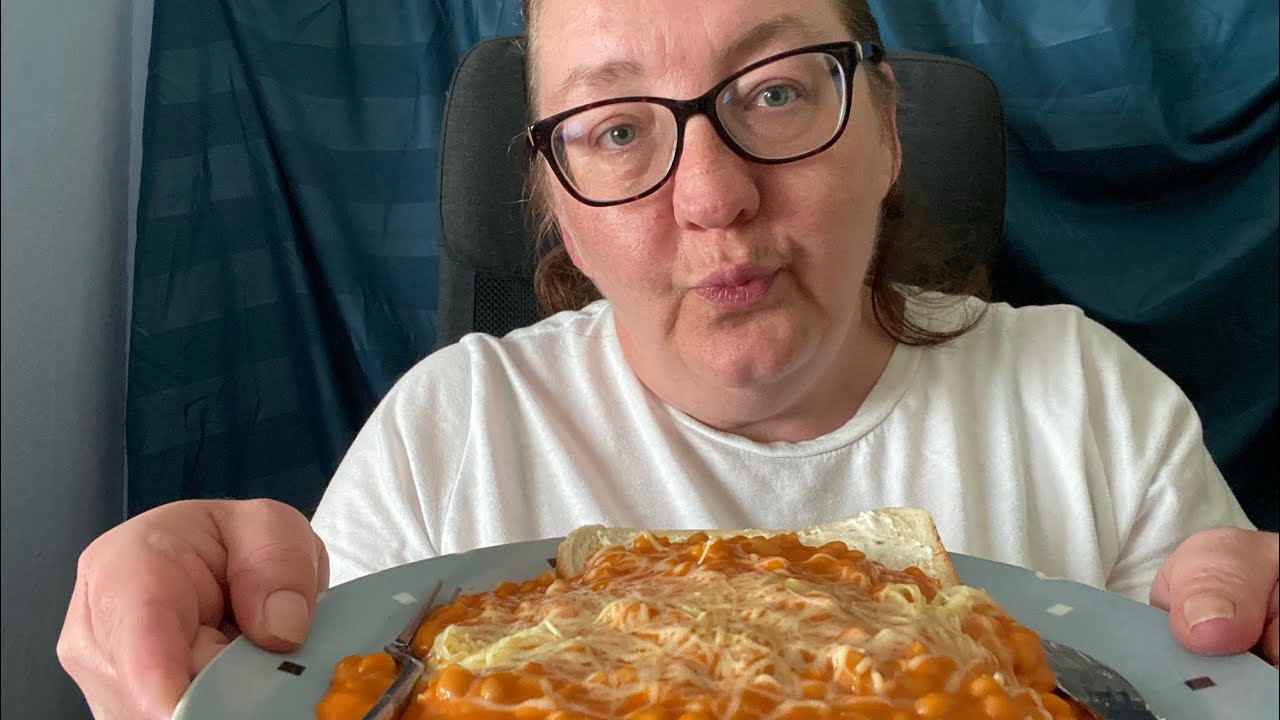 Cheesy Baked Beans On Toast #mukbang #ukfood #food #eatingshow #uk #realisticmukbang