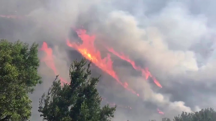 Firefighters struggle to contain California blaze