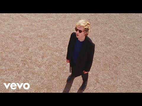 Beck - “Uneventful Days” (Video) 