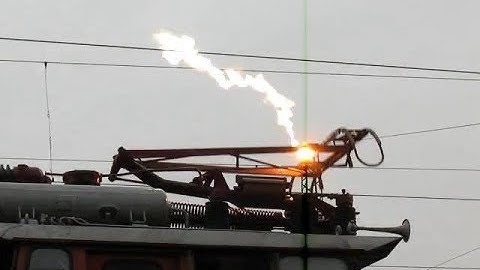 Electric arcs on high voltage overhead catenary [ compilation ]