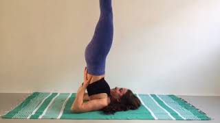 Kaars of schouderstand (Sarvangasana) in yoga