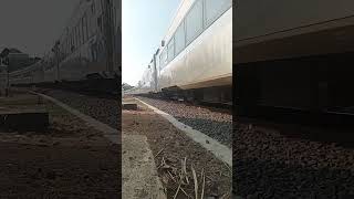 Kereta Executive Lewat #keretaapi #cirebonbanget #kreator #ptkai