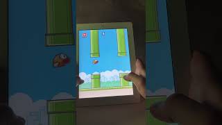 Playing the original Flappy Bird on an iPad 2  #shorts #ios6 #ipad2 #gaming