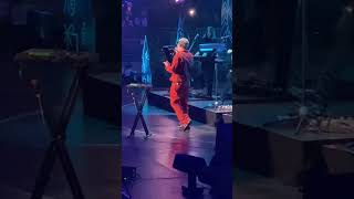 Lauv Performing Modern Loneliness Live At Iheartradio Jingle Ball Los Angeles 2022