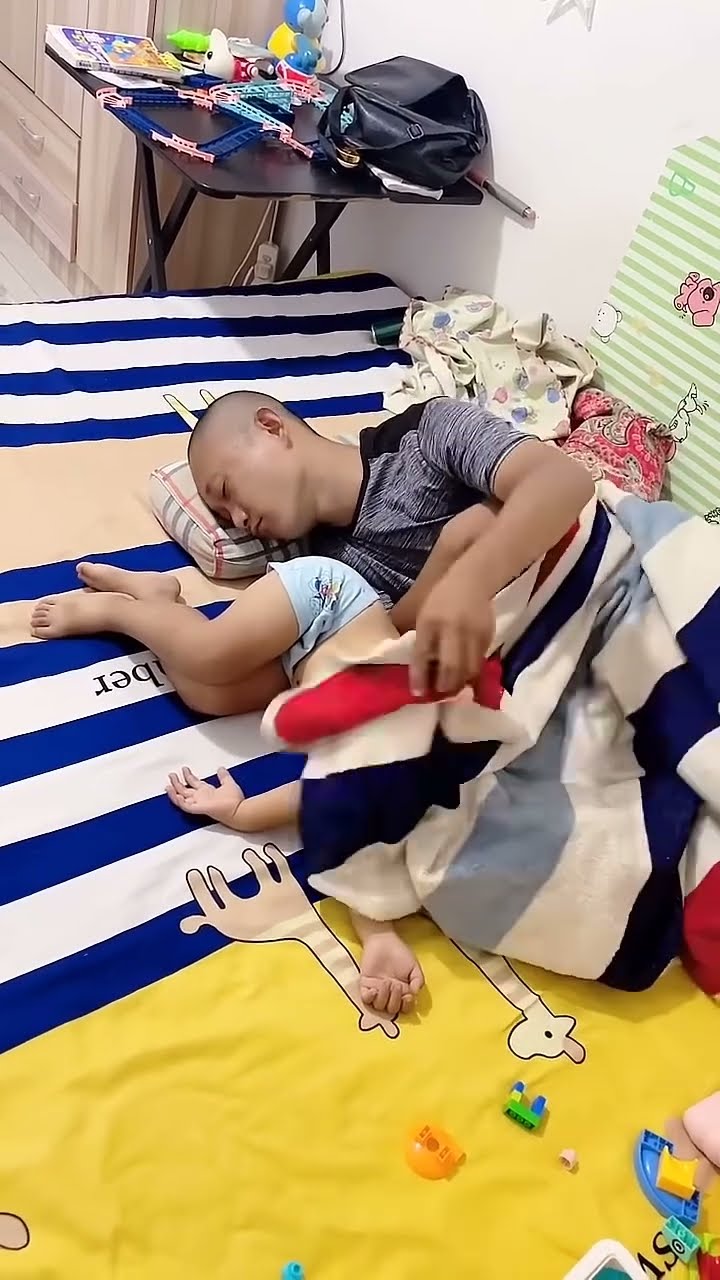 爸爸带娃就是不靠谱！儿子都给冻坏了#Cute baby#Cute#呆萌小米宝#聪明宝宝#萌娃
