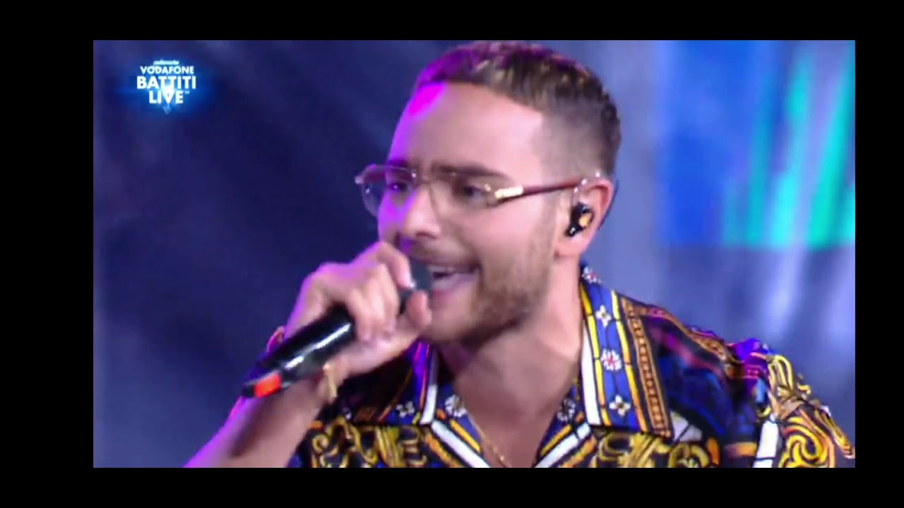 ROCCO HUNT ft. ANA MENA A UN PASSO DALLA LUNA BATTITI LIVE 2020 YouTube ROCCO HUNT ft. ANA MENA A UN PASSO DALLA LUNA BATTITI LIVE 2020 YouTube