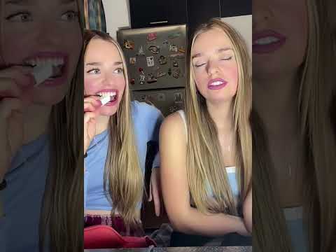 Periscope Pretty Twin Melody #broadcast #live #vlog 438