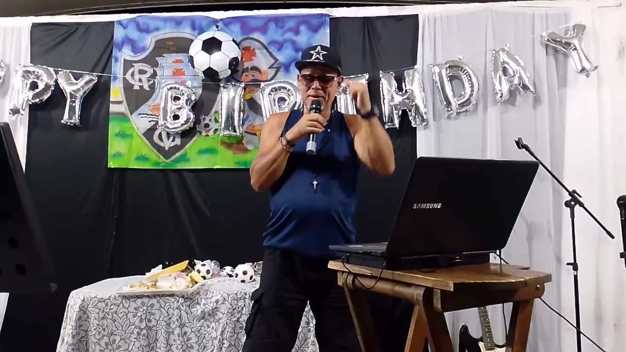 IVO REI DO KARAOKÊ, cantando : Devaneios