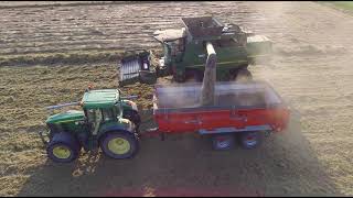 Loonbedrijf Kees Bakker Aan Het Graszaad Dorsen.