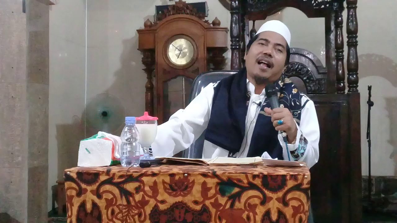 MENGAJI KTB KASYIFATUSAJA BAB MENCINTAI ALLOH YG KE 8 DARI 10 . KH M FAHRUDIN AL BANTANI