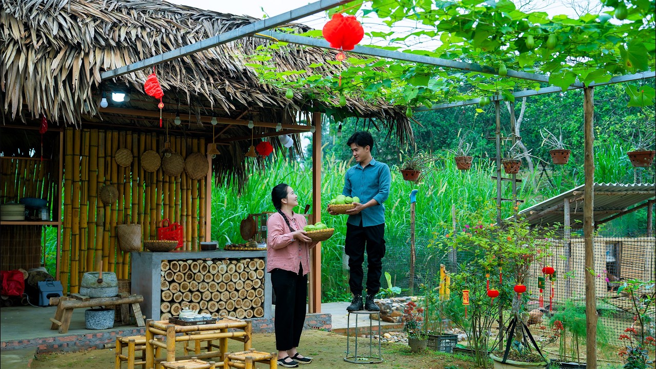 Простая жизнь после свадьбы — совместный сбор урожая чайот.