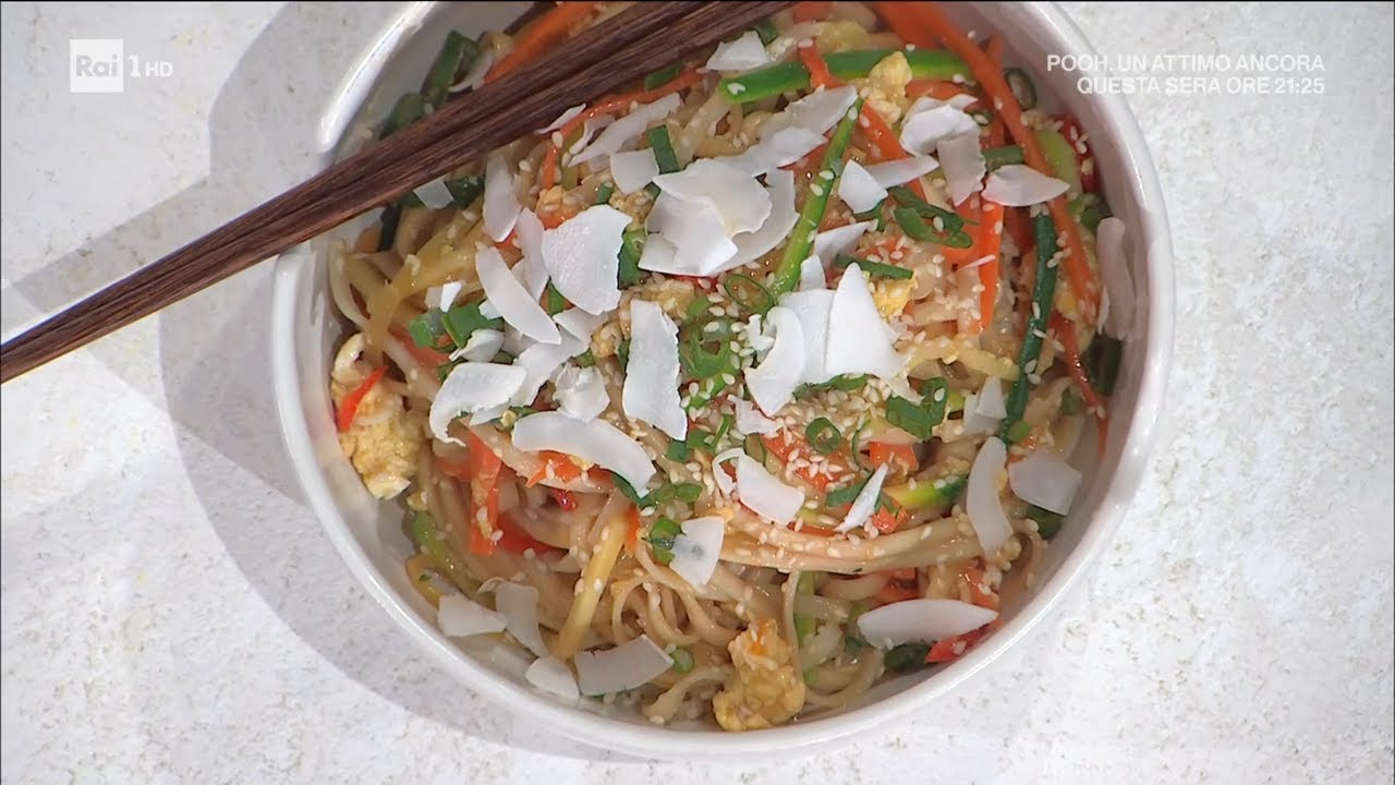 Noodles con verdure, uova e teriyaki - È sempre mezzogiorno - 15/02/2023