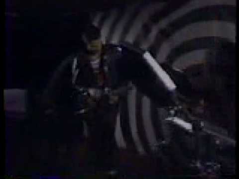 在 YouTube 上觀看「Executive Slacks - The Bus」