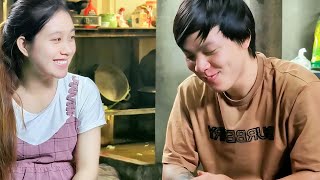 Download Lagu Jack and Linda wrapped cakes together, happy together. MP3 Download Lagu Jack and Linda wrapped cakes together, happy together. MP3