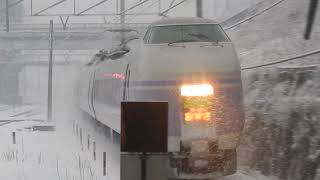 E351系 甲斐大和駅通過