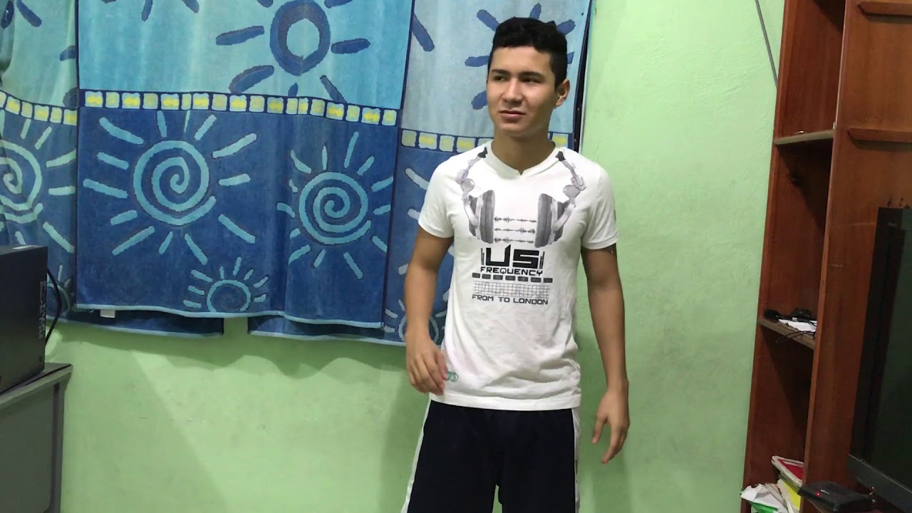 Cuando la maestra te pone a cantar en ingles