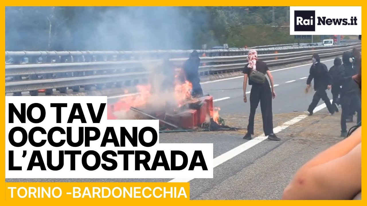 No Tav occupano l'autostrada Torino-Bardonecchia