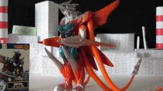 Bandai Irys Toy Review
A review of Gameras final foe in the Heisei Gamera trilogy.
Also, a japanese girls worst nightmare. D8 Bandai Irys Toy Review