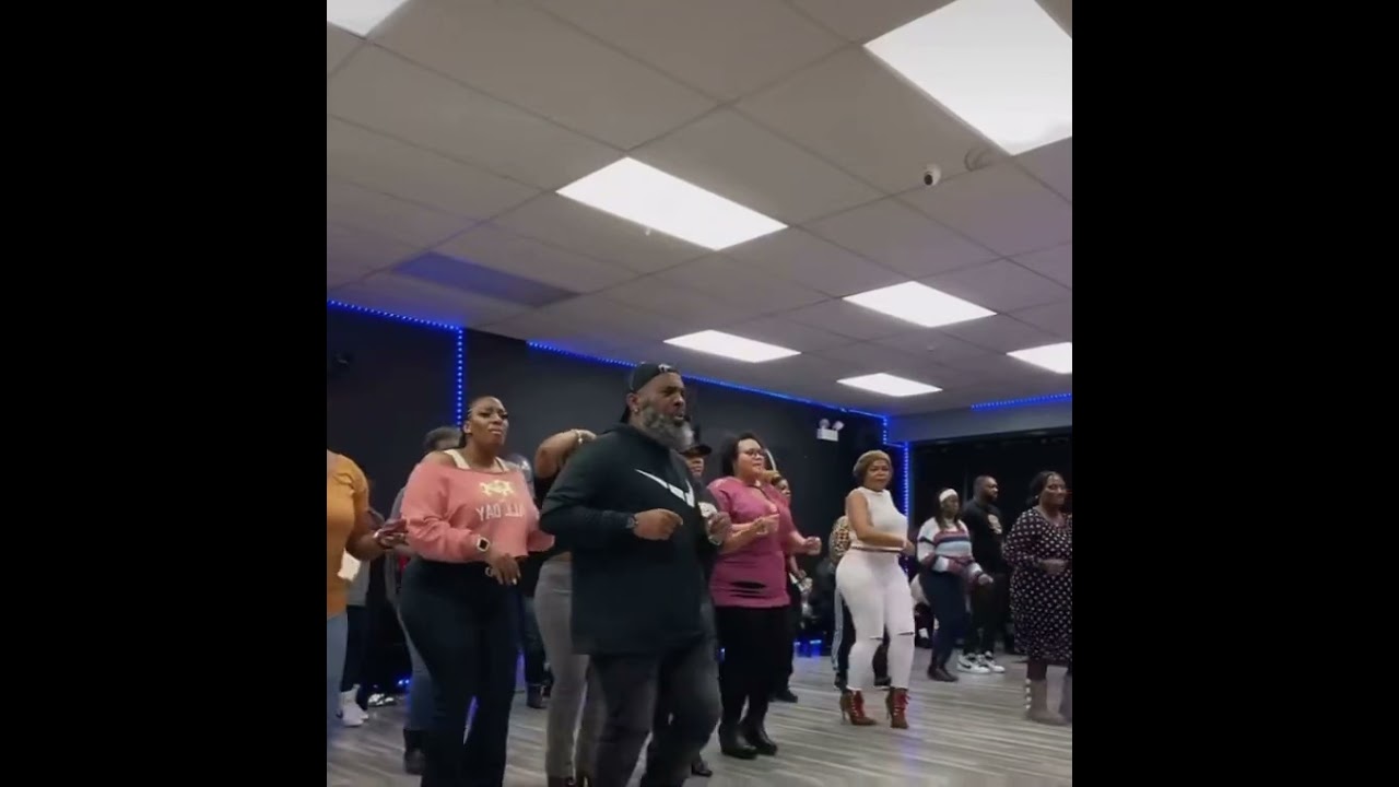 Effortless Steppin dance instructor in Chicago(Live)