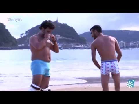 Tú al norte y yo al sur | En calzoncillos por playa - YouTube