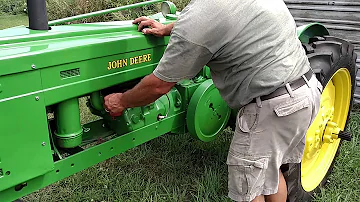 Jak široký je traktor John Deere H?