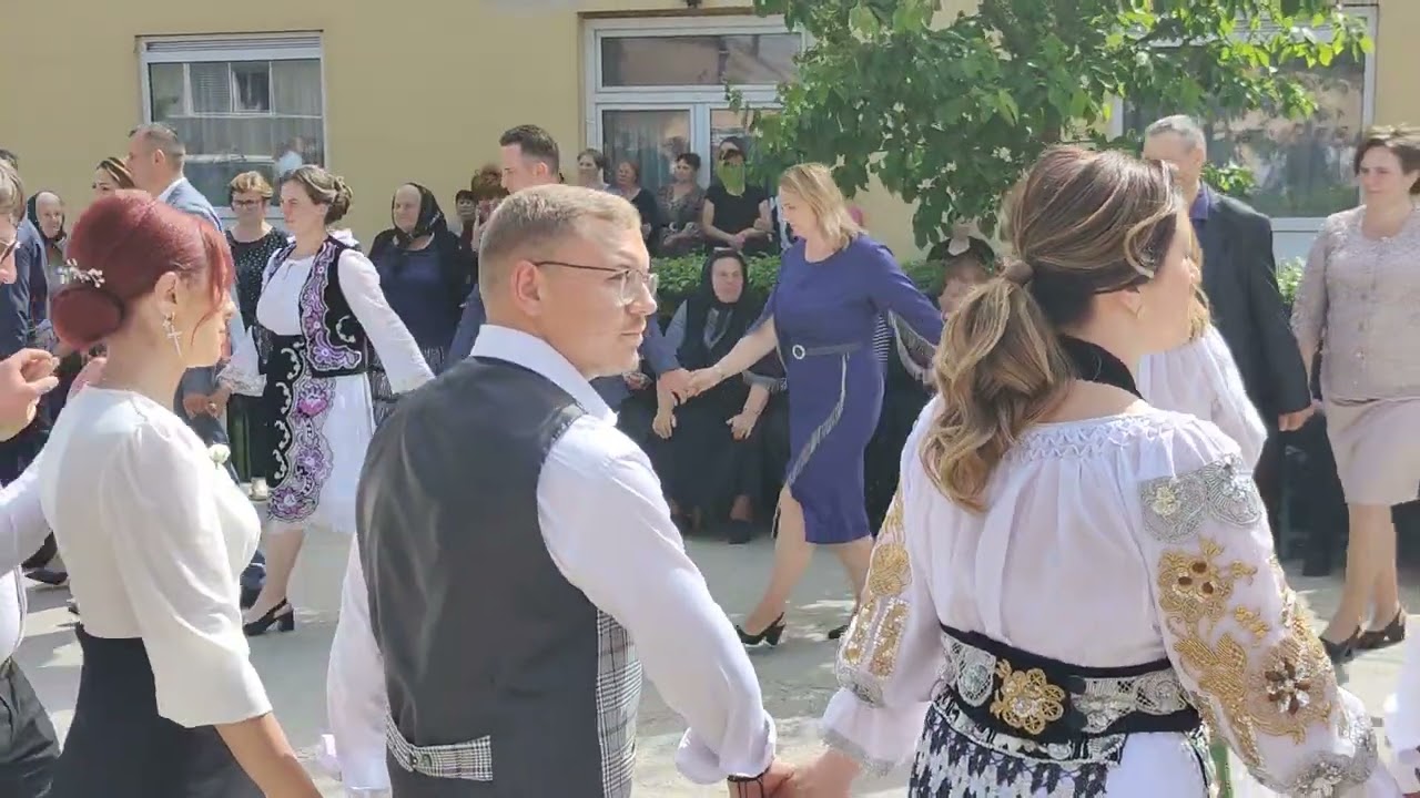 Camelia Ceocu  CEO music viata simpla și obiceiul de nunta într-un sat de munte din Caraș Severin