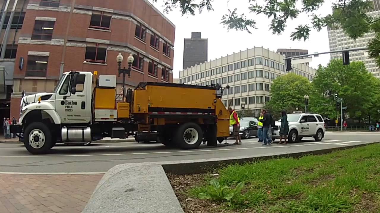 How Boston fixes a pothole - YouTube