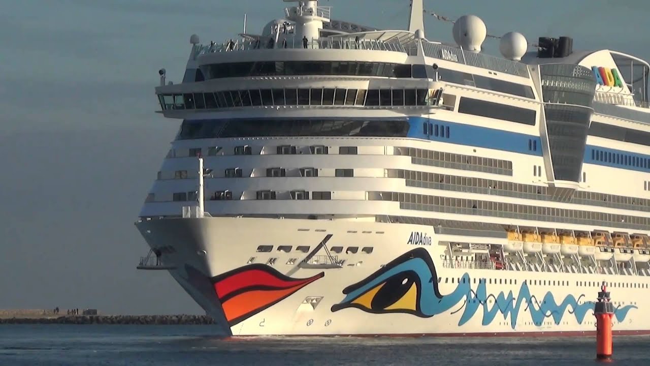 Viking Star Costa Favolosa Und Aidadiva In Warnemunde Youtube Cruise Ship Cruise Lighthouse